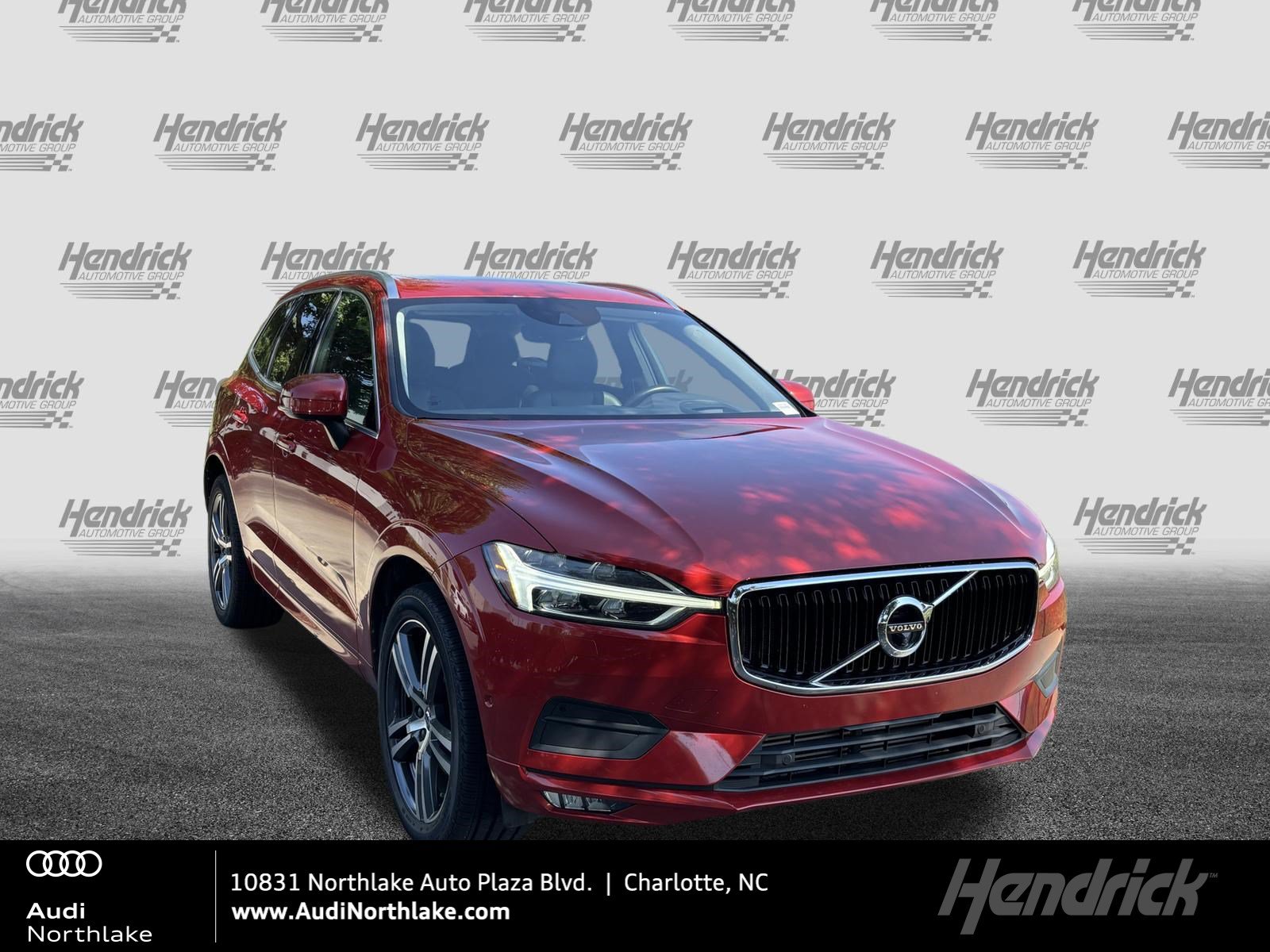 Used 2019 Volvo XC60 T5 Momentum w/ Multimedia Package FWD image 1
