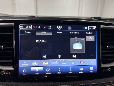 Used 2023 Chrysler Pacifica Touring-L w/ Uconnect Theater Family Group AWD/4WD image 13