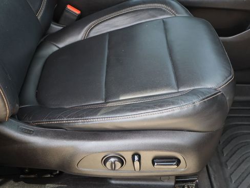 Used 2019 Chevrolet Traverse LT FWD image 30