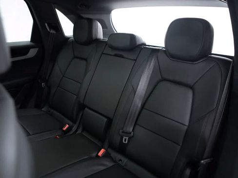 Certified 2026 Porsche Cayenne AWD/4WD image 33