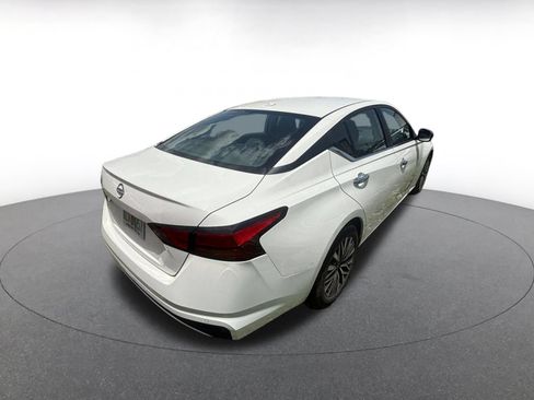 Used 2025 Nissan Altima 2.5 SV FWD image 12