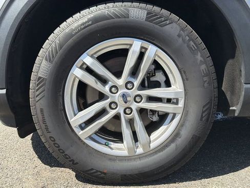 Used 2023 Ford Explorer XLT w/ Equipment Group 202A AWD/4WD image 10