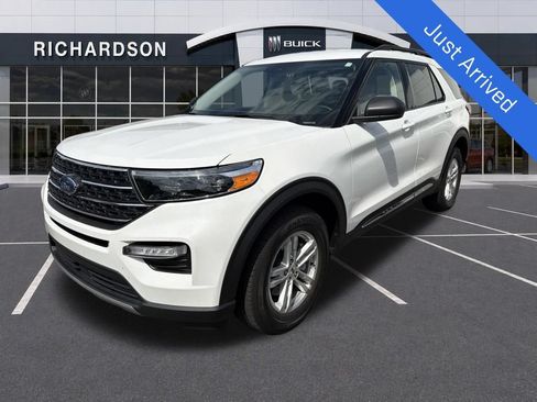 Used 2024 Ford Explorer XLT w/ Equipment Group 202A AWD/4WD image 1