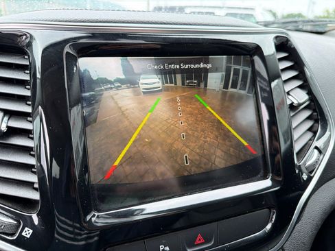 Used 2020 Jeep Cherokee Limited AWD/4WD image 16
