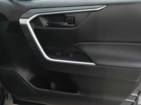 Used 2025 Toyota RAV4 LE image 9