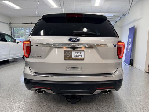 Used 2018 Ford Explorer Limited image 7