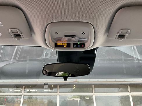 Used 2025 Chevrolet Trax LT FWD image 15