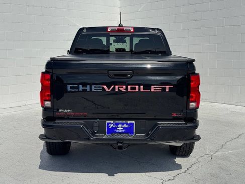 Used 2025 Chevrolet Colorado Z71 w/ Technology Package AWD/4WD image 13
