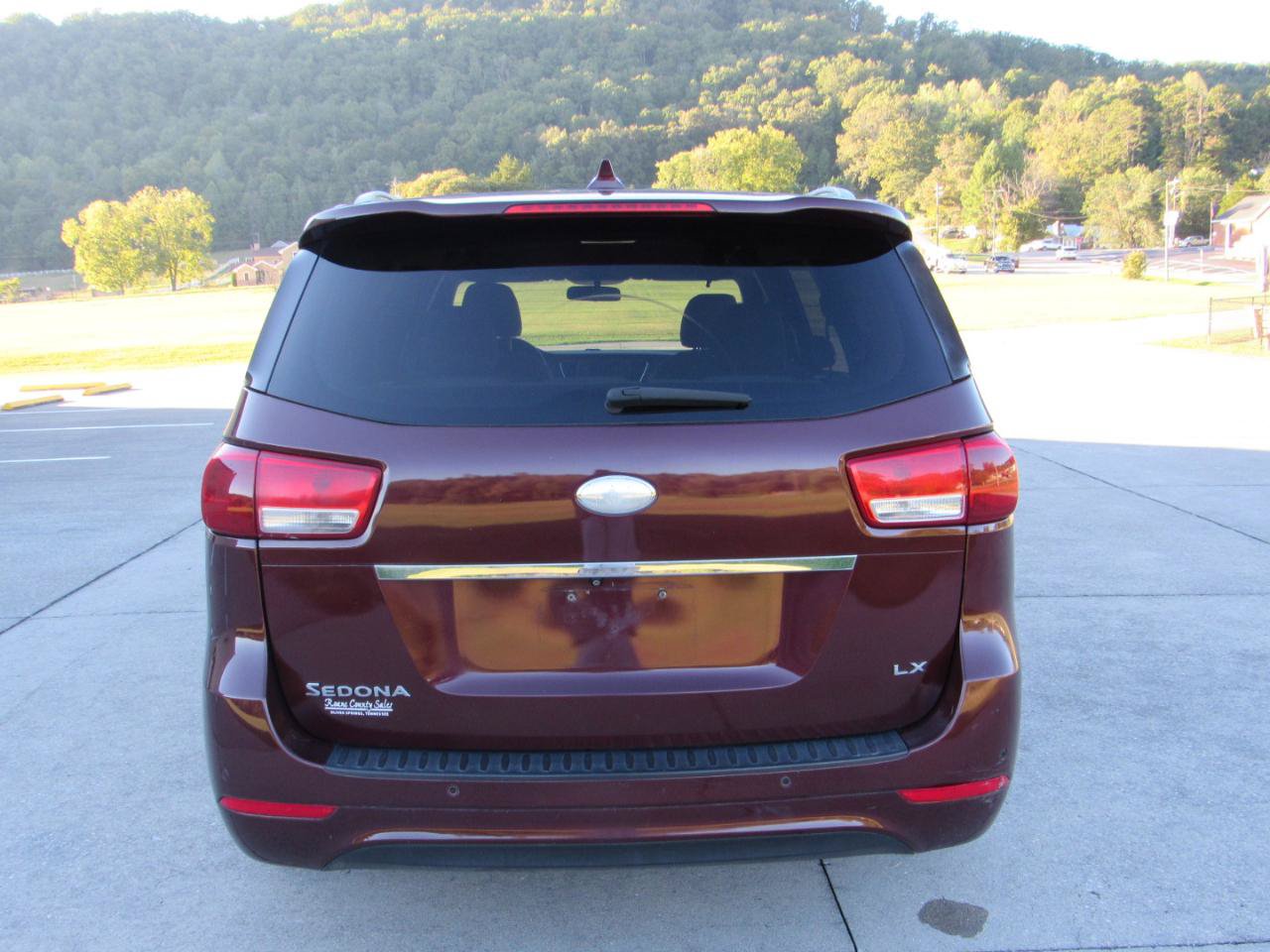 Used 2016 Kia Sedona LX w/ Option Group 020 FWD image 10