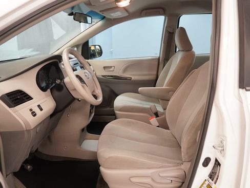 Used 2014 Toyota Sienna L FWD image 5