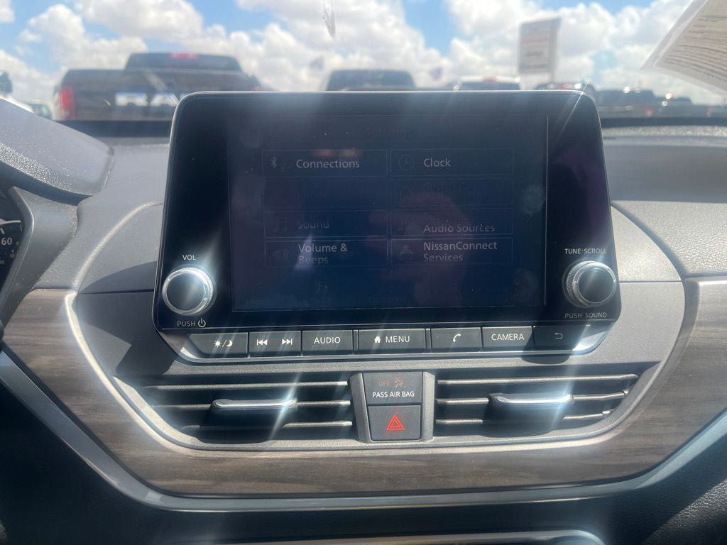 Used 2025 Nissan Altima 2.5 SV FWD image 16