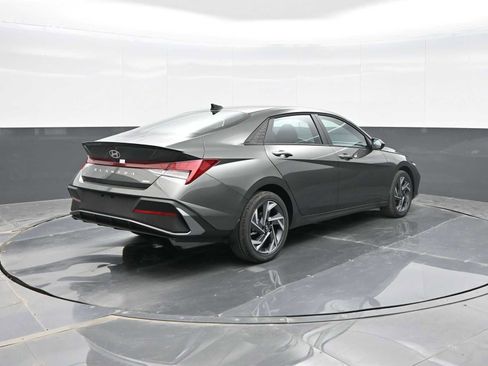 New 2025 Hyundai Elantra SEL image 7