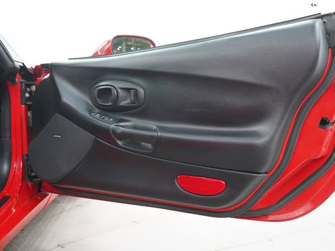 Used 1999 Chevrolet Corvette Coupe w/ Roof Pkg RWD image 9