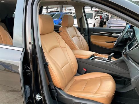 Used 2018 Buick Enclave Essence w/ Trailering Package image 9