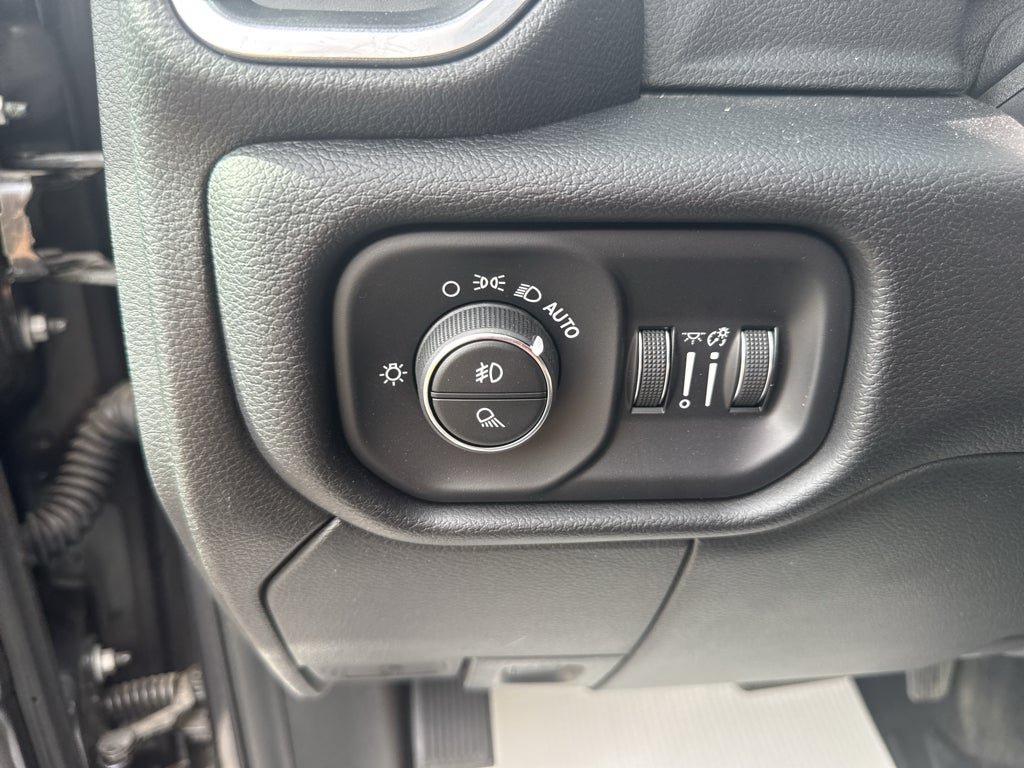 Used 2022 RAM 3500 Laramie AWD/4WD image 13