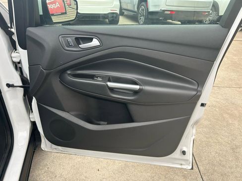 Used 2017 Ford Escape SE image 16