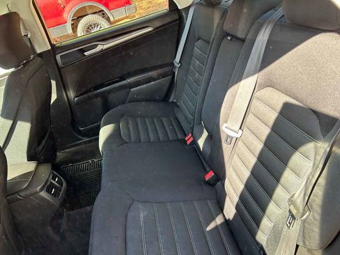 Used 2015 Ford Fusion SE image 11