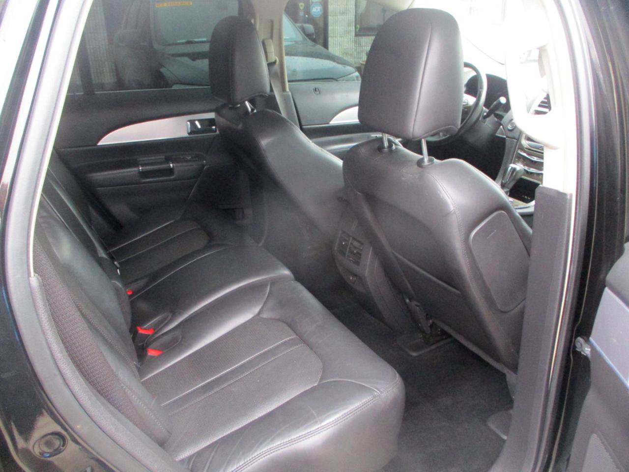Used 2012 Lincoln MKX FWD image 9