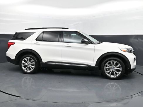Used 2023 Ford Explorer XLT w/ Equipment Group 202A AWD/4WD image 28