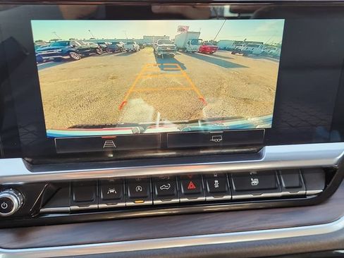 Used 2025 GMC Sierra 1500 SLT AWD/4WD image 17
