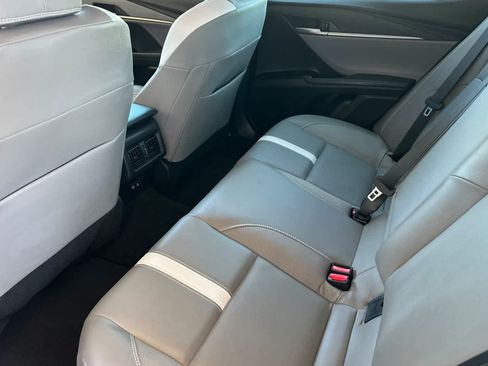 Used 2025 Toyota Camry SE FWD image 11