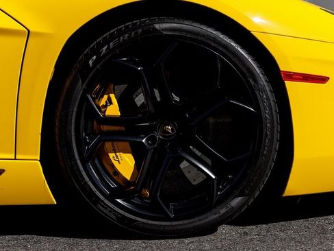 Used 2014 Lamborghini Aventador image 18