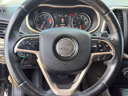 Used 2018 Jeep Cherokee Latitude w/ Altitude Package image 15