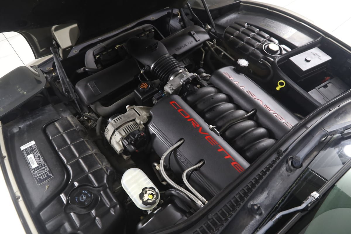 Used 1998 Chevrolet Corvette Coupe w/ Performance Handling Pkg RWD image 13