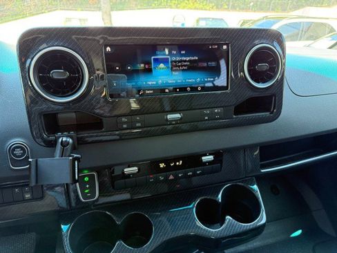 Used 2021 Mercedes-Benz Sprinter 2500 image 8