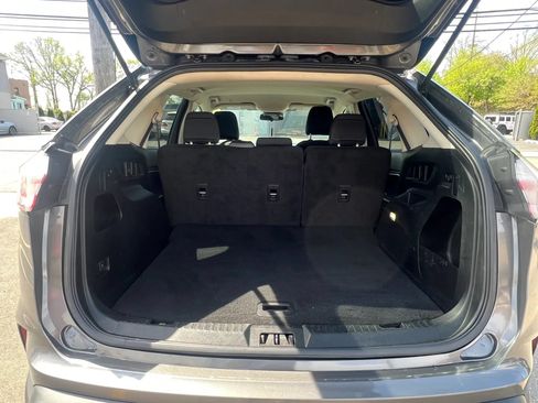 Used 2023 Ford Edge SE AWD/4WD image 10