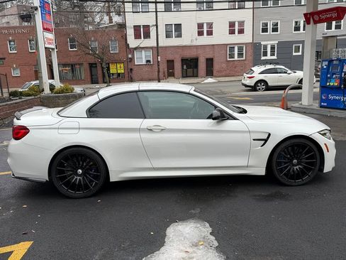 Used 2018 BMW M4 Convertible image 4
