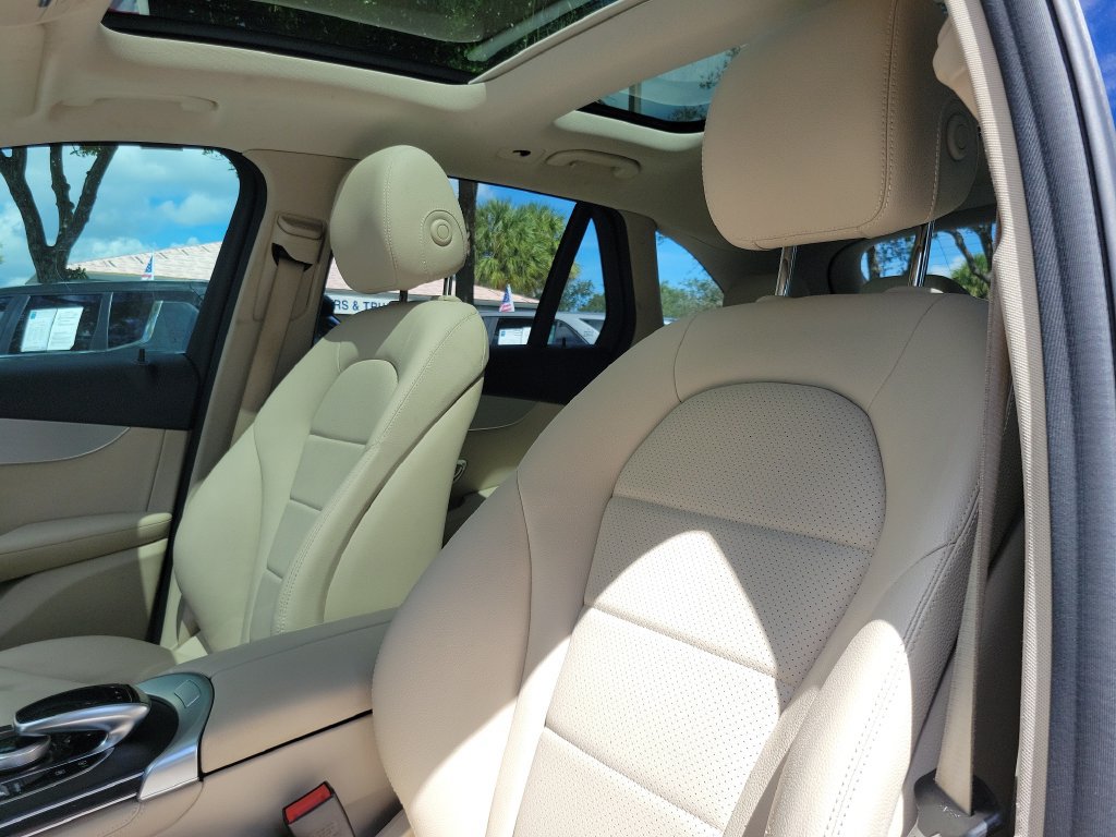 Used 2019 Mercedes-Benz GLC 300 image 16