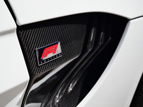 Used 2023 Aston Martin V8 Vantage Coupe image 19