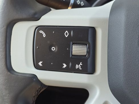 Used 2023 Land Rover Defender 130 S image 27