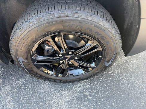 Used 2024 GMC Terrain AT4 w/ Tech Package AWD/4WD image 9