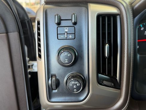 Used 2018 GMC Sierra 2500 Denali w/ Duramax Plus Package AWD/4WD image 15