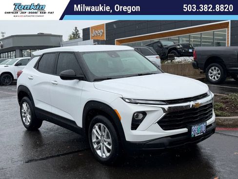 Used 2025 Chevrolet TrailBlazer LS w/ LS Convenience Package image 1