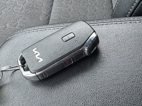 Used 2025 Kia Seltos S FWD image 33