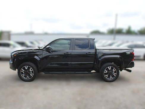 Used 2024 Toyota Tacoma TRD Sport AWD/4WD image 19