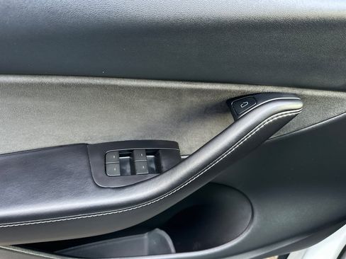 Used 2022 Tesla Model Y Performance image 11