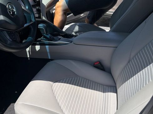 Used 2018 Toyota Camry SE w/ Moonroof Package FWD image 15