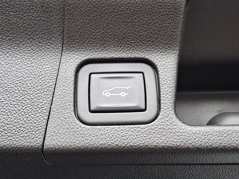 Used 2023 GMC Acadia SLE w/ Driver Convenience Package FWD image 31