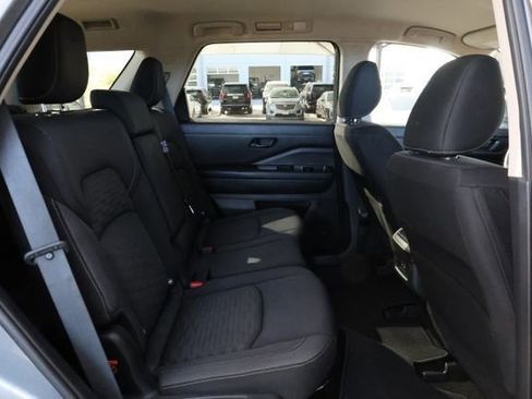 Used 2023 Nissan Pathfinder SV image 27