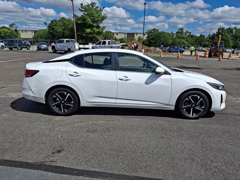 Certified 2025 Nissan Sentra SV FWD image 8