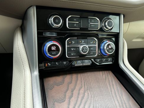 Used 2021 GMC Yukon Denali w/ Denali Premium Package image 14