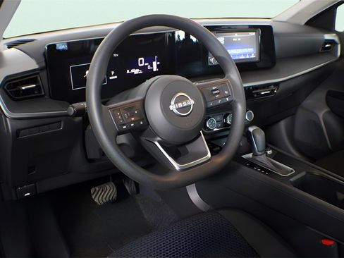 Used 2025 Nissan Kicks S image 15