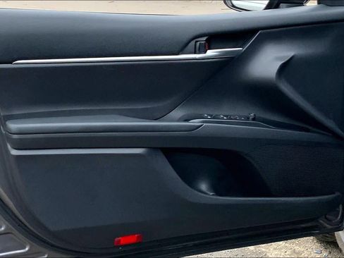 Used 2020 Toyota Camry SE image 21