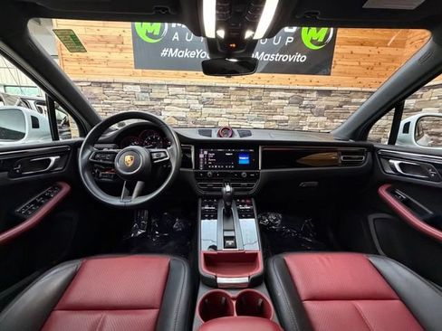 Used 2022 Porsche Macan AWD/4WD image 18