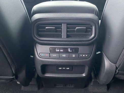 Used 2025 Honda Pilot EX-L image 11