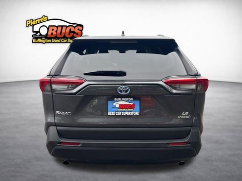 Used 2021 Toyota RAV4 LE AWD/4WD image 4